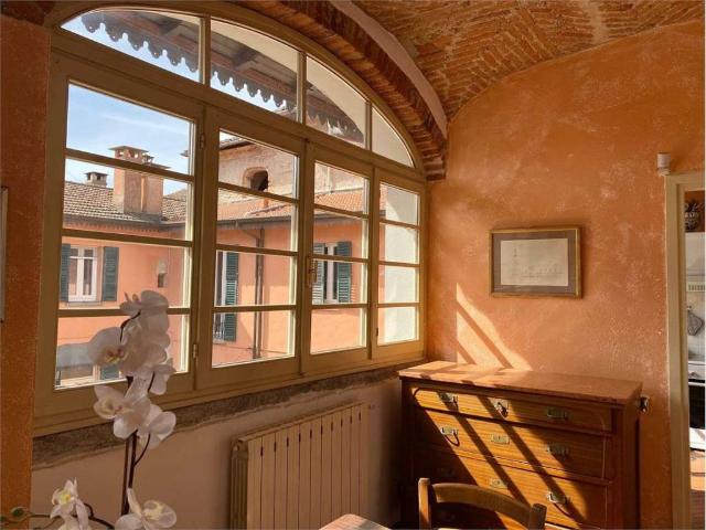 Appartamento in affitto a Angera VA
