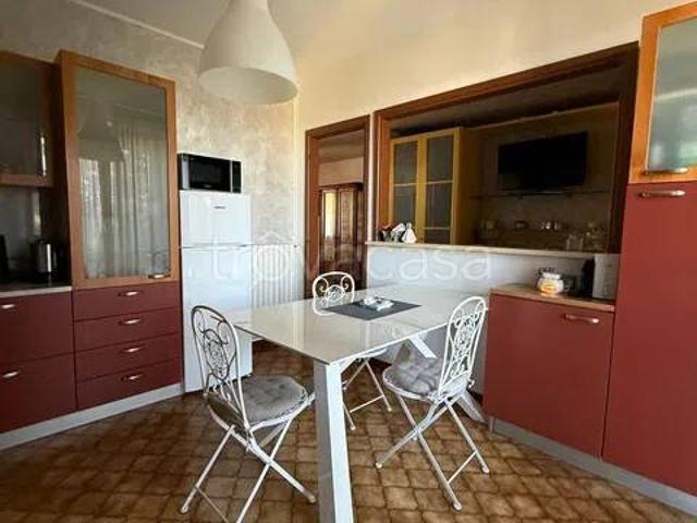 Appartamento in affitto a Buguggiate via Bellini, posto auto, box, terrazzo TrovaCasa