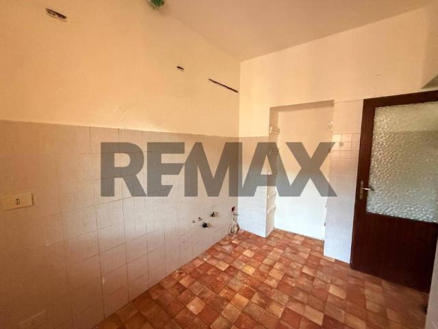 Appartamento in affitto a Bagni di Lucca, non arredato/vuoto, centrale, balcone TrovaCasa