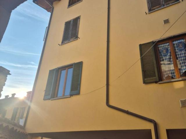 Appartamento in affitto a Barasso VA