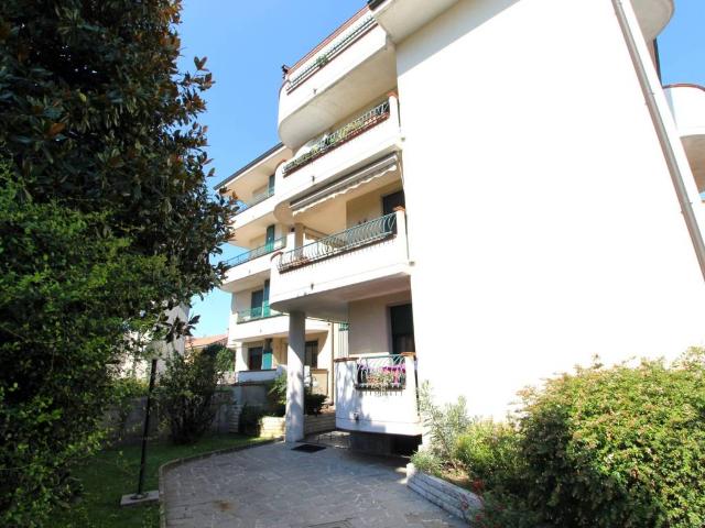 Appartamento in affitto a Bareggio MI