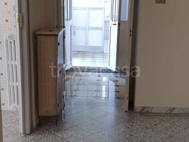 Appartamento in affitto a Bari via Umberto I, 128, non arredato/vuoto, terrazzo, centrale TrovaCasa