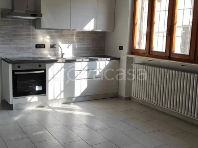 Appartamento in affitto a Beinasco via Montello, 2, giardino privato, posto auto, parzialmente arredato TrovaCasa