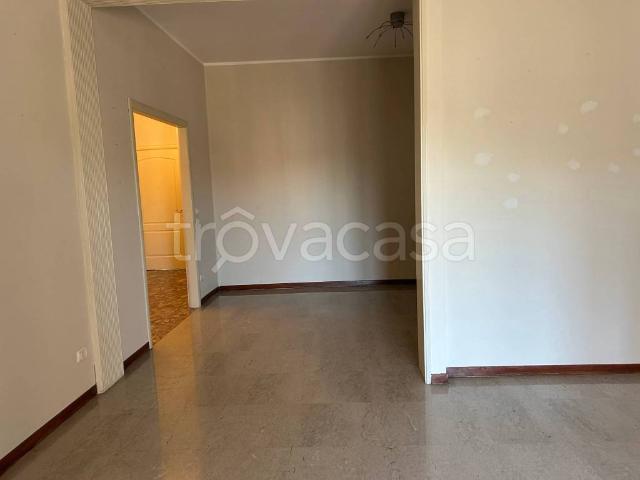 Appartamento in affitto a Bergamo via Antonio Locatelli, 14, cantina, balcone, cucina abitabile TrovaCasa