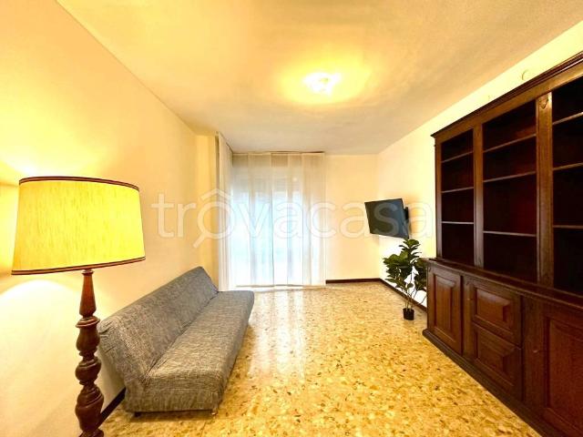 Appartamento in affitto a Bergamo via Gabriele Camozzi, 34, arredato, lavatrice, balcone TrovaCasa