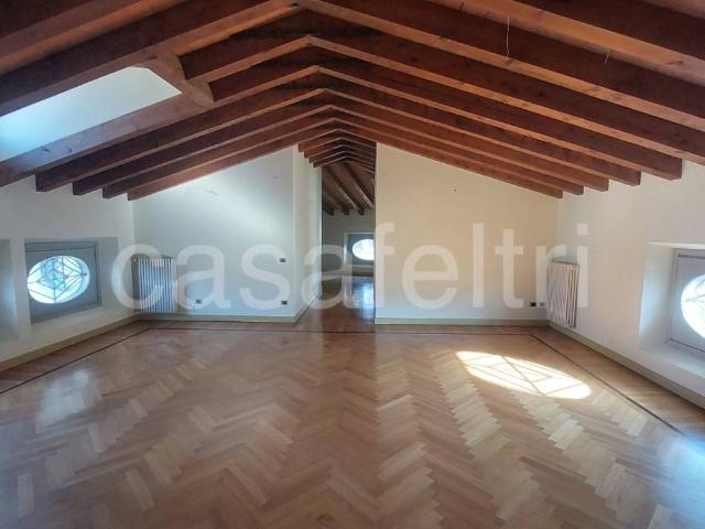 Appartamento in affitto a Bergamo vicolo macellerie, ascensore, doppia esposizione, ultimo piano TrovaCasa