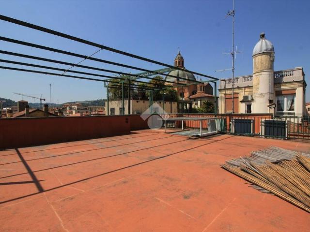 Attico / Mansarda in affitto a Bologna BO