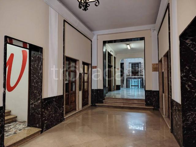 Appartamento in affitto a Bologna via Montebello, 7, arredato, riscaldamento centralizzato, servizio di portineria TrovaCasa