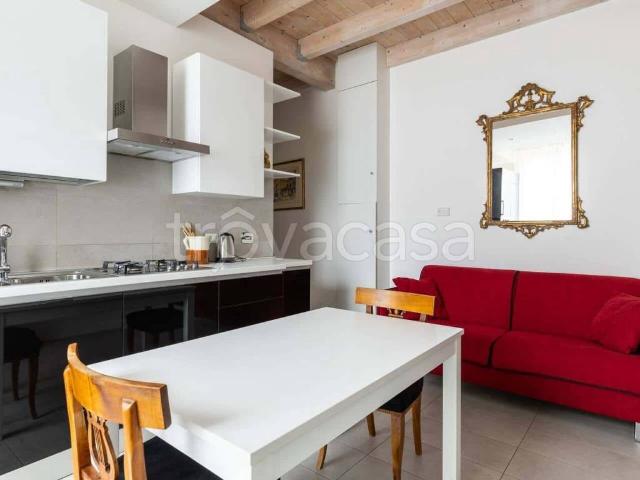 Appartamento in affitto a Bologna via Bertiera, arredato, travi a vista, turistica TrovaCasa