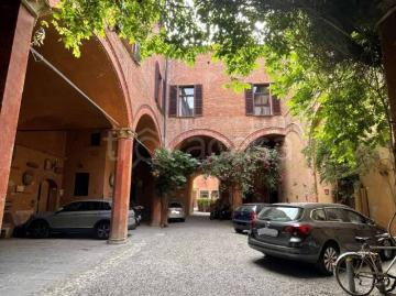 Appartamento in affitto a Bologna via Cesare Battisti, Centro Storico