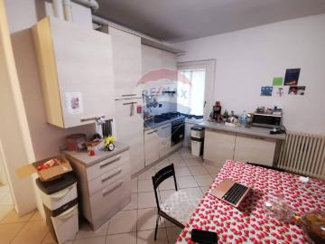 Appartamento in affitto a Bologna via Degli Orti, posto auto, box, parzialmente arredato TrovaCasa