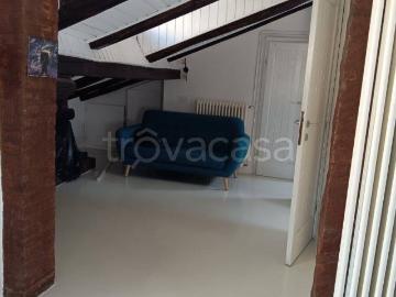 Appartamento in affitto a Bologna via del Pratello, 56, arredato, terrazzo, riscaldamento autonomo TrovaCasa