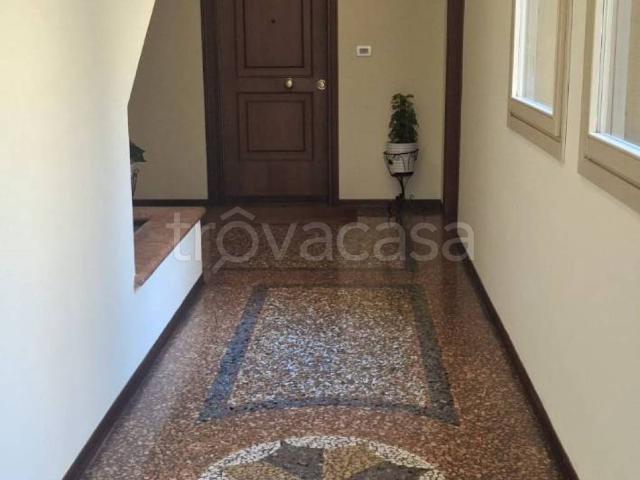 Appartamento in affitto a Bologna via dell'Indipendenza, vista panoramica, ascensore, aria condizionata TrovaCasa