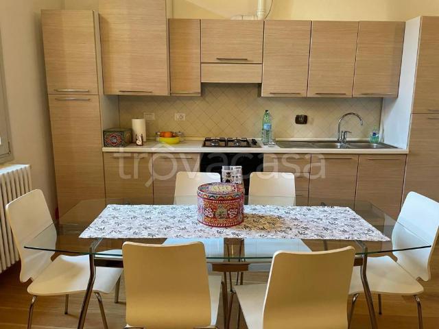 Appartamento in affitto a Bologna via Drapperie, arredato, ristrutturato, cantina TrovaCasa
