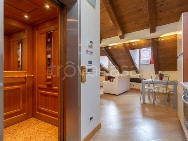Appartamento in affitto a Bologna via Santo Stefano, arredato, immobile di prestigio, ascensore TrovaCasa