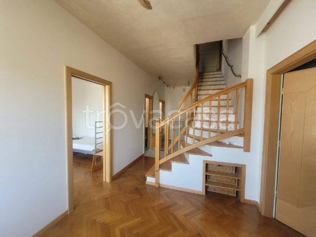 Appartamento in affitto a Bolzano, non arredato/vuoto, box, balcone TrovaCasa
