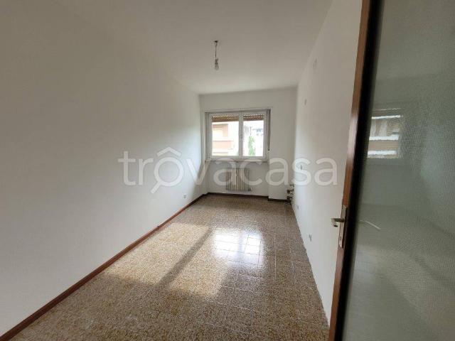 Appartamento in affitto a Bolzano, non arredato/vuoto, box, balcone TrovaCasa