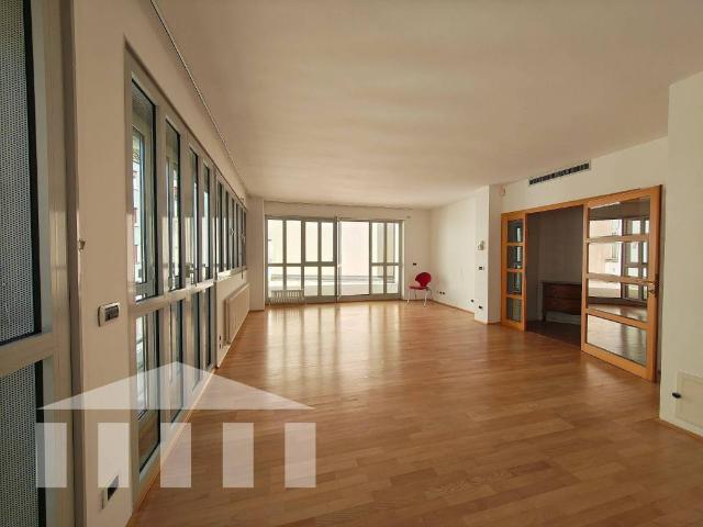 Appartamento in affitto a Bolzano via Leonardo Da Vinci, 24, 39100 Bolzano bz, Italia, box, terrazzo, parzialmente arredato TrovaCasa