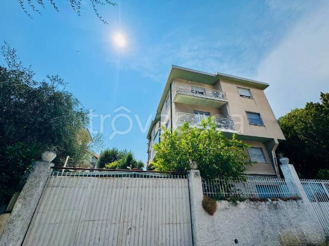 Appartamento in affitto a Bordighera via dei Gerani, 17, parzialmente arredato, balcone TrovaCasa