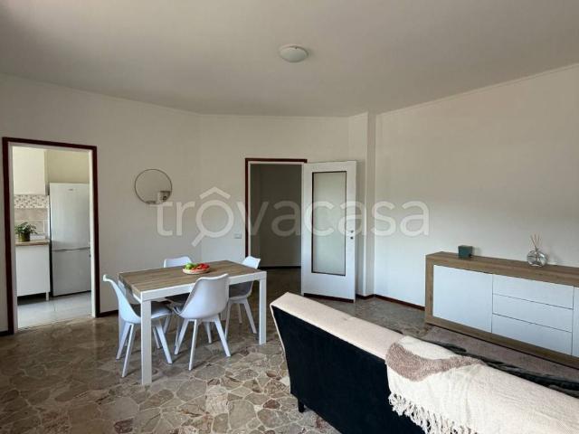 Appartamento in affitto a Borgosesia via Manifatture, 12, arredato, centrale, cantina TrovaCasa