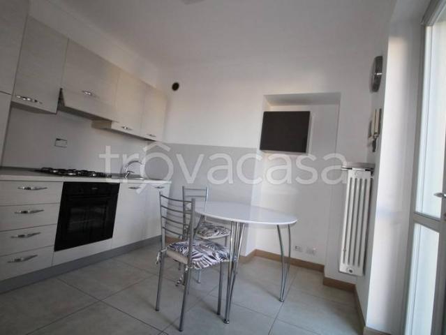 Appartamento in affitto a Bra via Principi di Piemonte, 55, arredato, terrazzo, balcone TrovaCasa