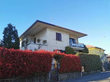 Appartamento in affitto a Brenna CO