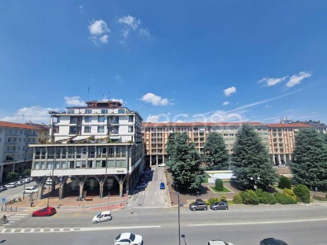 Appartamento in affitto a Cuneo piazza Europa, 13, non arredato/vuoto, vista panoramica, ascensore TrovaCasa