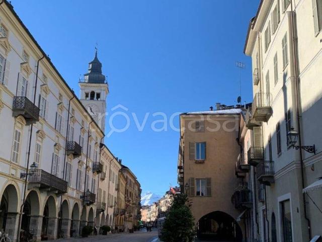 Appartamento in affitto a Cuneo via Roma, riscaldamento autonomo, parzialmente arredato, ascensore TrovaCasa
