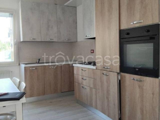 Appartamento in affitto a Caldogno, giardino privato, caminetto, centrale TrovaCasa