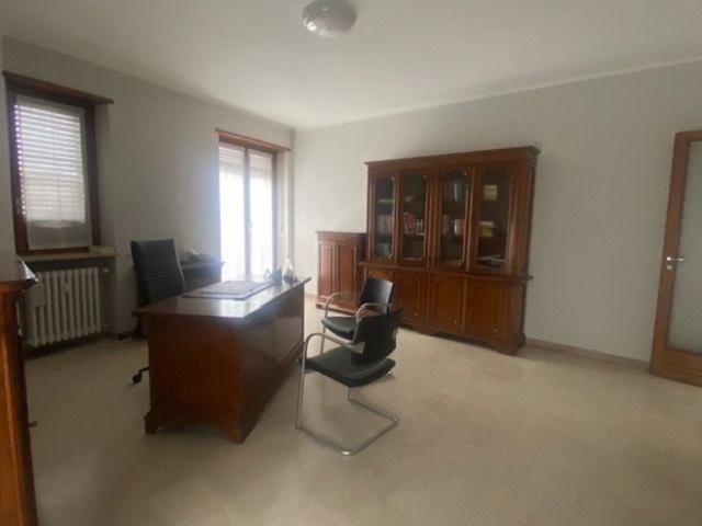 Appartamento in affitto a Caluso piazza ubertini 27, non arredato/vuoto, ascensore, doppia esposizione TrovaCasa