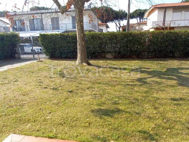 Appartamento in affitto a Camaiore via delle Ginestre, arredato, posto auto, giardino condominiale TrovaCasa