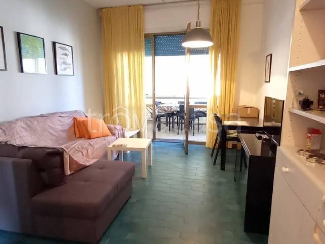 Appartamento in affitto a Camaiore viale Cristoforo Colombo, arredato, posto auto, giardino condominiale TrovaCasa