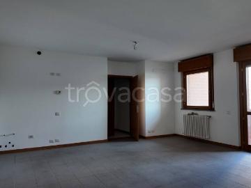 Appartamento in affitto a Canonica d'Adda, non arredato/vuoto, terrazzo, centrale TrovaCasa