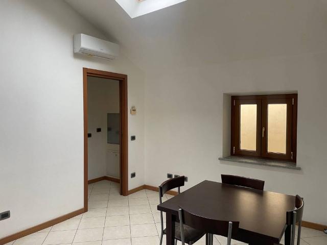 Appartamento in affitto a Casnate con Bernate CO