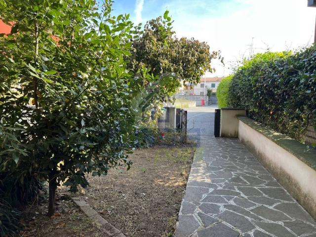 Appartamento in affitto a Casalmorano casalmorano, arredato, giardino privato, box TrovaCasa