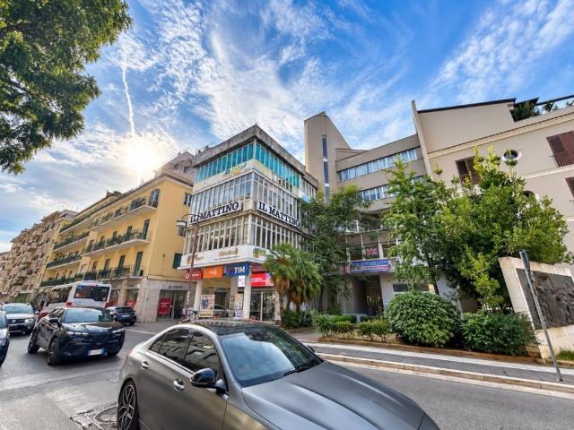 Appartamento in affitto a Caserta piazza Giuseppe Amico, 3, ristrutturato, studio, ripostiglio TrovaCasa
