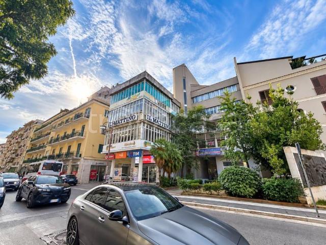 Appartamento in affitto a Caserta piazza Giuseppe Amico, 3, ristrutturato, studio, ripostiglio TrovaCasa
