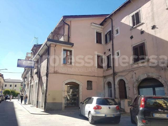 Appartamento in affitto a Castel di Sangro corso Vittorio Emanuele, 71, arredato, ascensore, lavatrice TrovaCasa