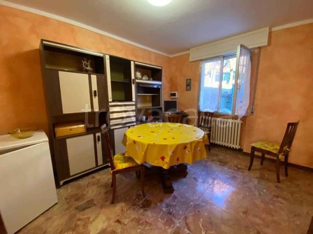Appartamento in affitto a Castelnovo ne' Monti via Carnola, arredato, giardino privato, box TrovaCasa