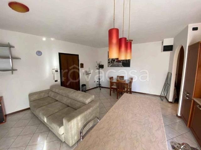 Appartamento in affitto a Castelnovo ne' Monti via Enzo Ferrari, arredato, terrazzo, piscina TrovaCasa