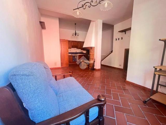 Appartamento in affitto a Castelfranco Piandiscò via Roma, 175, parzialmente arredato, caminetto, zona residenziale TrovaCasa