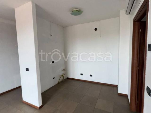 Appartamento in affitto a Castelverde via Primo Levi, non arredato/vuoto, box, ultimo piano TrovaCasa