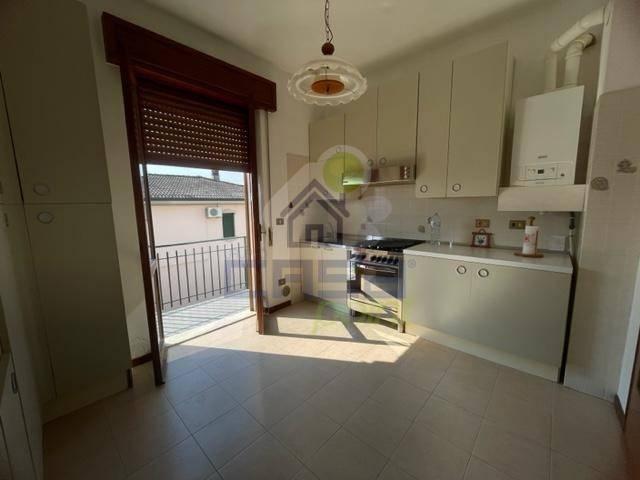 Appartamento in affitto a Castelvetro Piacentino via Rapari Pallavicino, box, parzialmente arredato, zona residenziale TrovaCasa