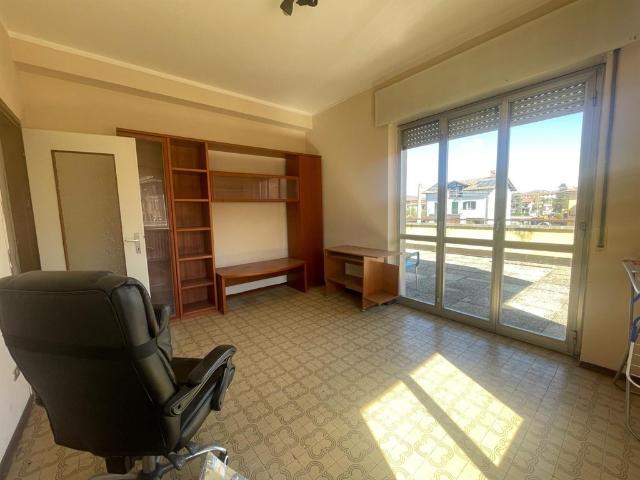 Appartamento in affitto a Castronno via sant' Alessandro, non arredato/vuoto, box, terrazzo TrovaCasa