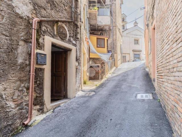Appartamento in affitto a Caprarola VT