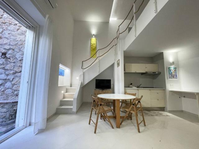 Appartamento in affitto a Capri NA