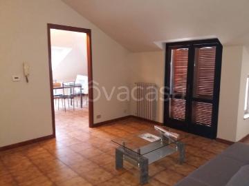 Appartamento in affitto a Carmagnola piazza Quattro Martiri, arredato, centrale, balcone TrovaCasa