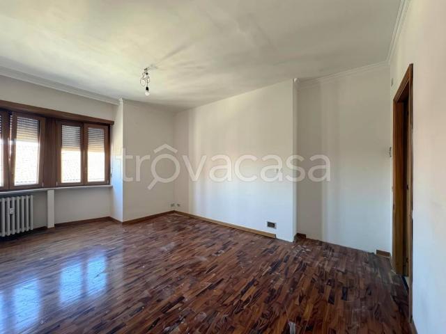 Appartamento in affitto a Carmagnola via Dante Alighieri, 1, non arredato/vuoto, caminetto, centrale TrovaCasa
