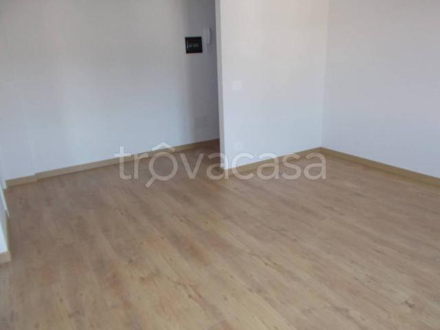 Appartamento in affitto a Caronno Pertusella via 4 Novembre, non arredato/vuoto, box, libero subito TrovaCasa
