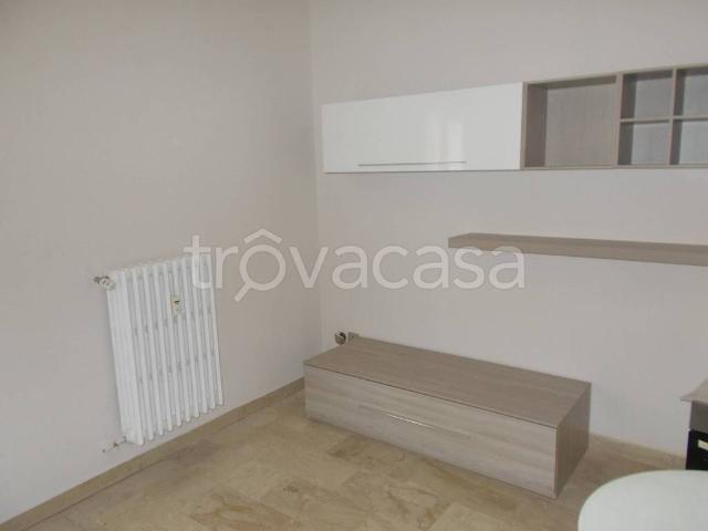Appartamento in affitto a Caronno Pertusella viale Cinque Giornate, arredato, luminoso, balcone TrovaCasa